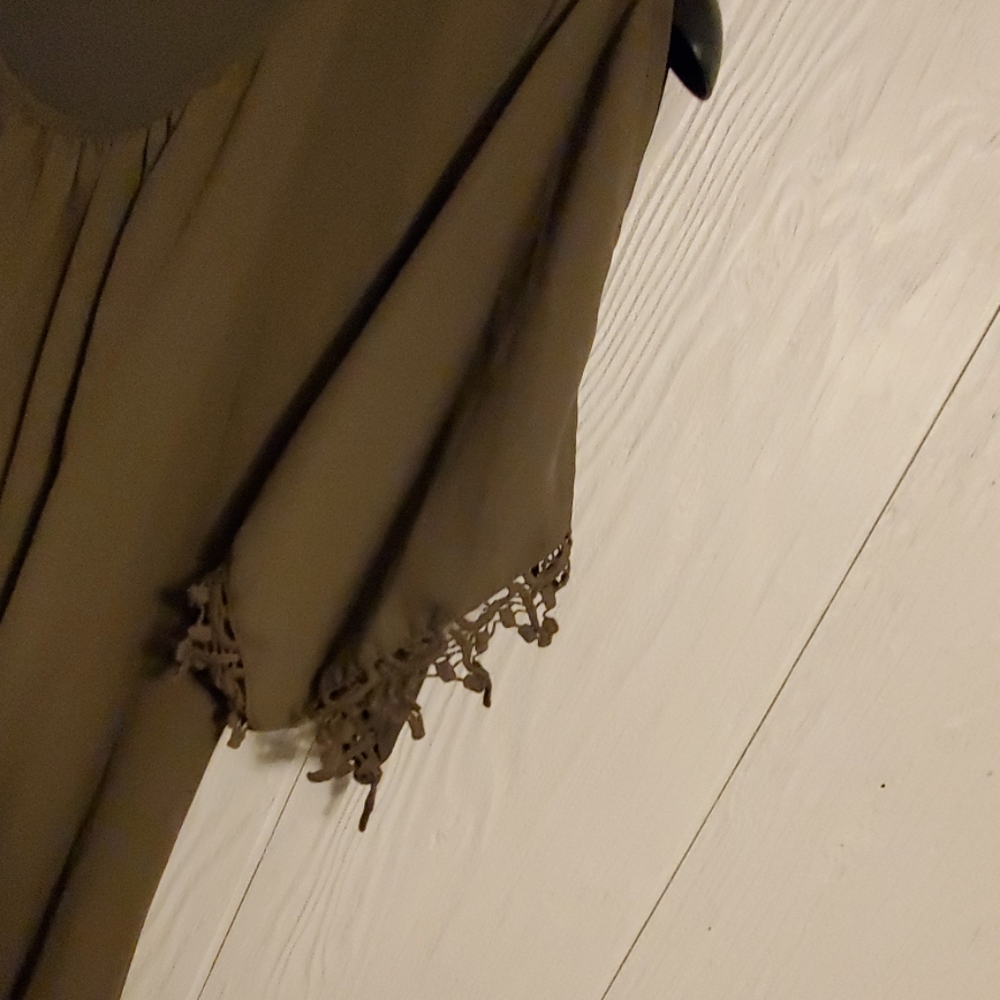 Dress - Picture 3 of 4